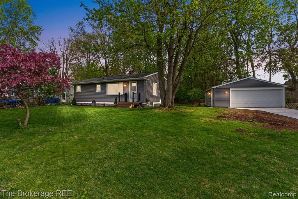 5857 BERKLEY Drive, Waterford, MI 48327 — Photo 39