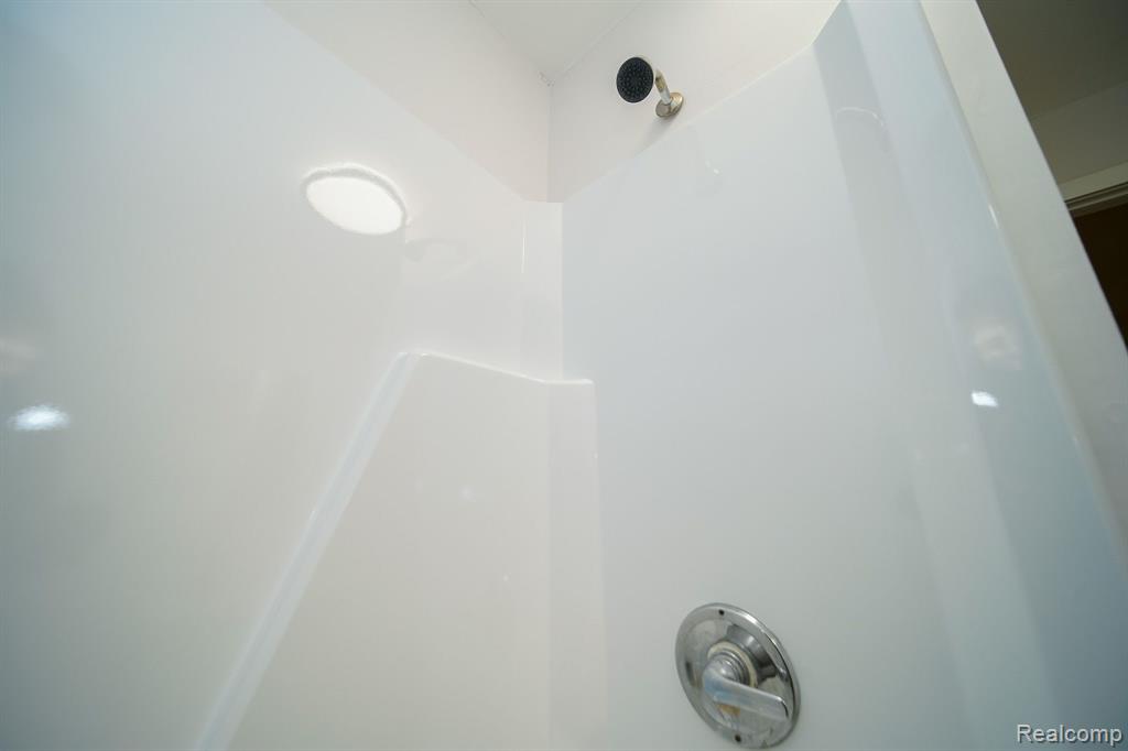 935 MCCLELLAN Street, Lake Orion, MI 48362 — Photo 29