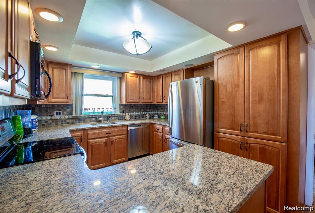 4426 Knightsbridge Lane, West Bloomfield, MI 48323 — Photo 4