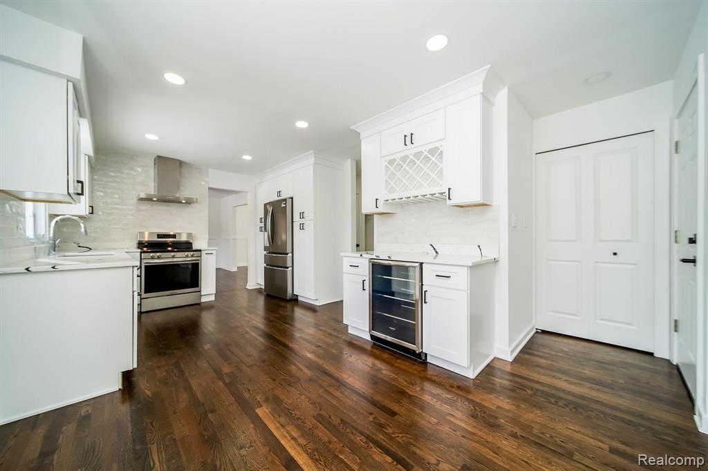 7359 SAINT AUBURN Drive, Bloomfield Hills, MI 48301 — Photo 17
