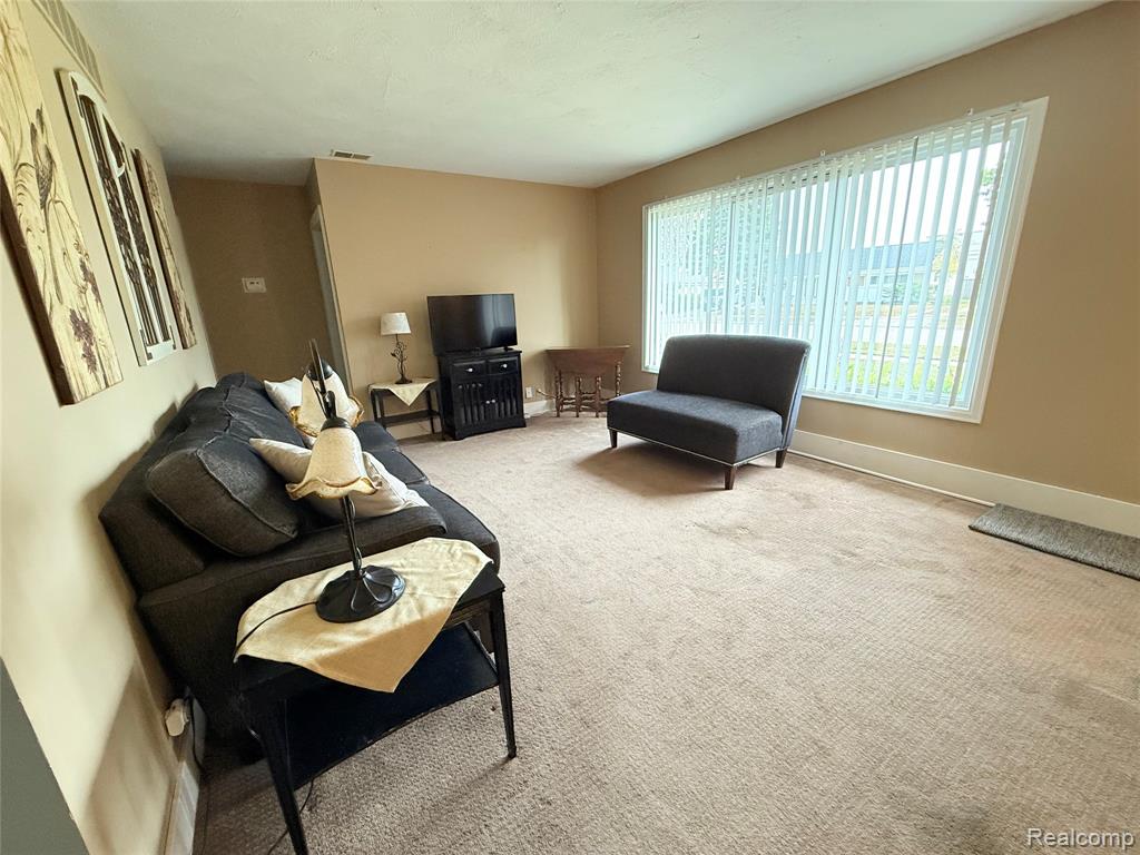 25747 Miracle Drive, Madison Heights, MI 48071 — Photo 8