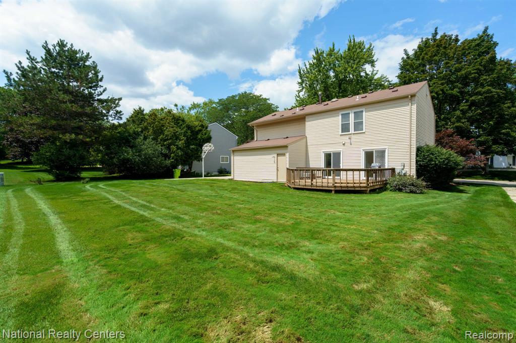 5459 N Piccadilly, West Bloomfield, MI — Photo 12