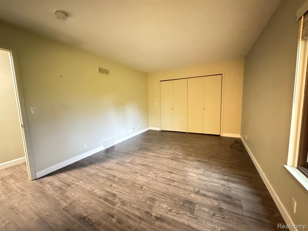 3152 LINDENWOOD Drive, Dearborn, MI 48120 — Photo 12