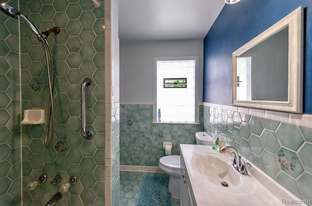 6861 N CLUNBURY Road, West Bloomfield, MI — Photo 28