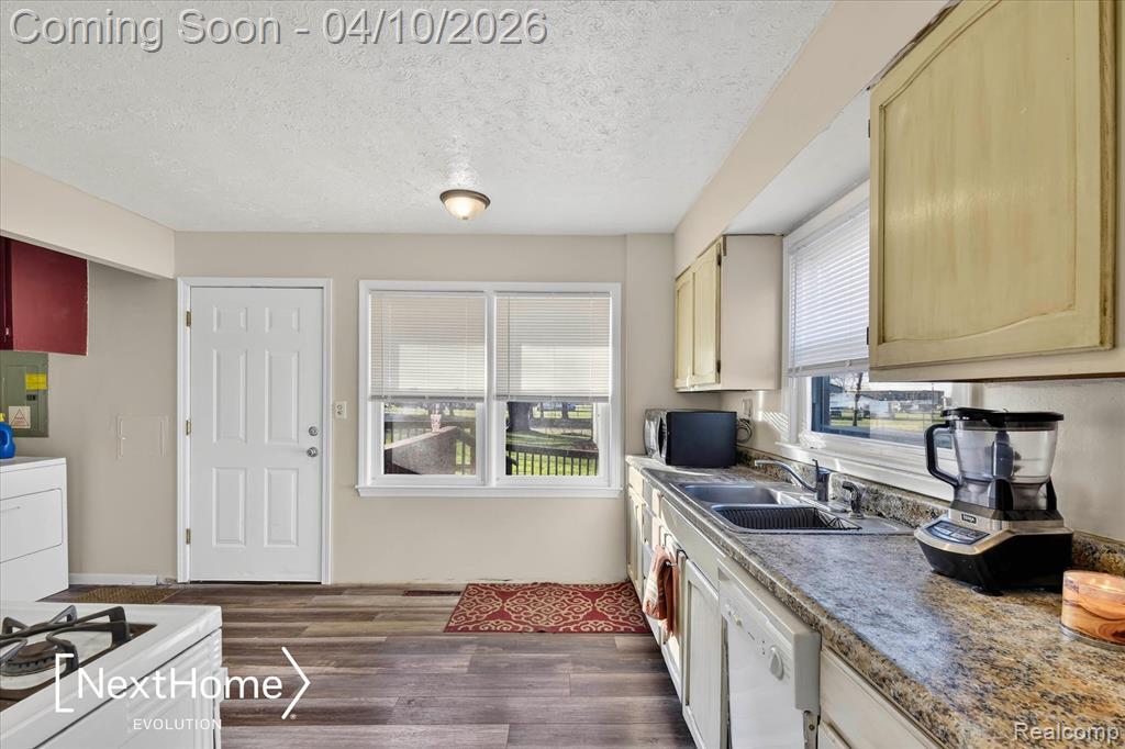 46295 Chatsworth Drive, Van Buren, MI 48111 — Photo 9