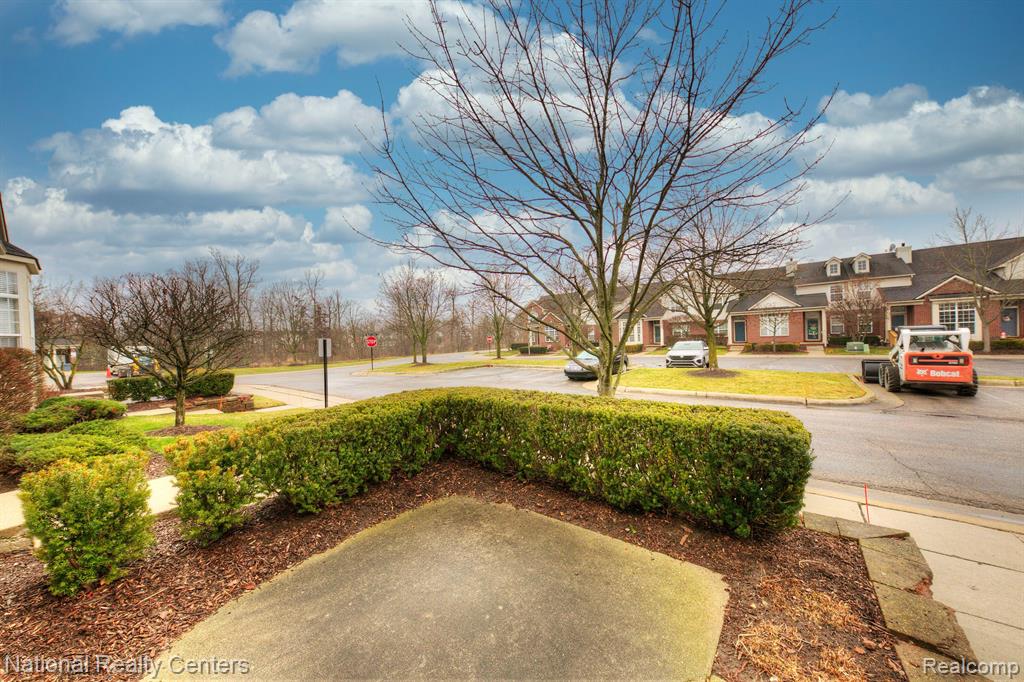 6104 JASMINE Drive, Walled Lake, MI 48390 — Photo 4
