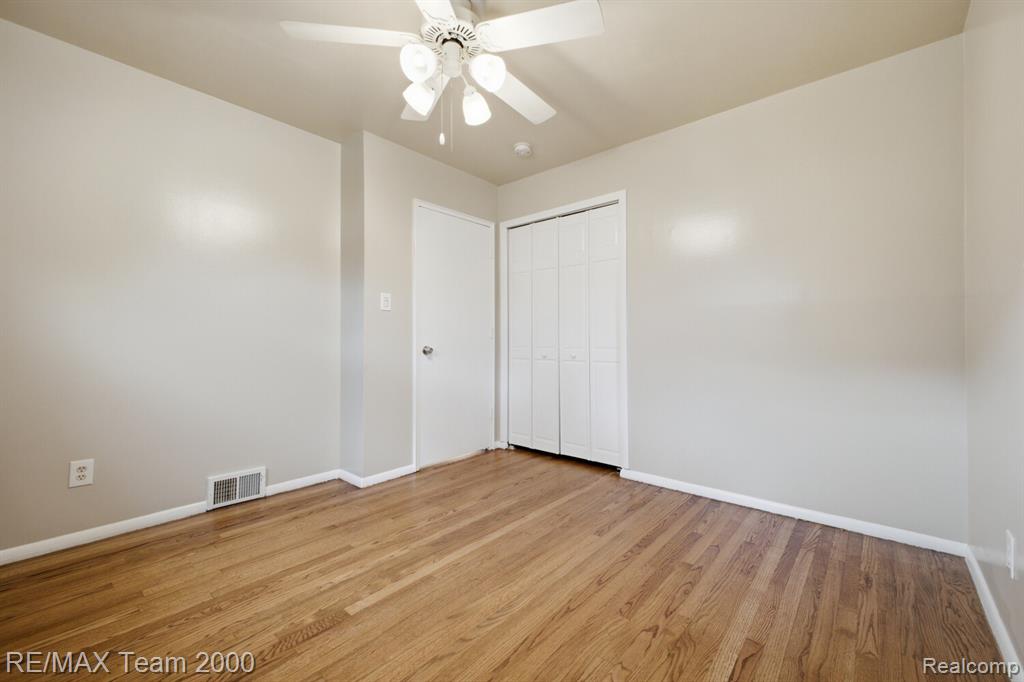 8512 Norborne Avenue, Dearborn Heights, MI 48127 — Photo 12
