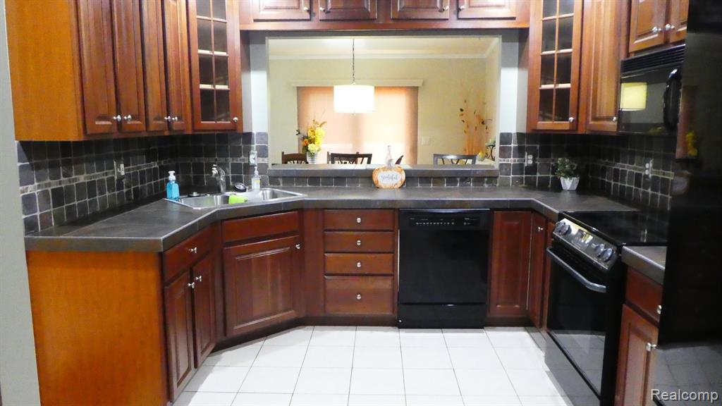 8051 Prestonwood Court, Flushing, MI 48433 — Photo 12