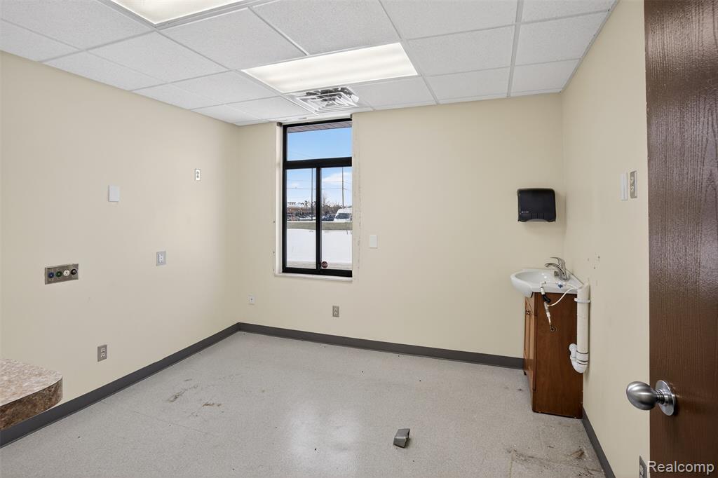 10683 S SAGINAW Street, Grand Blanc, MI 48439 — Photo 13