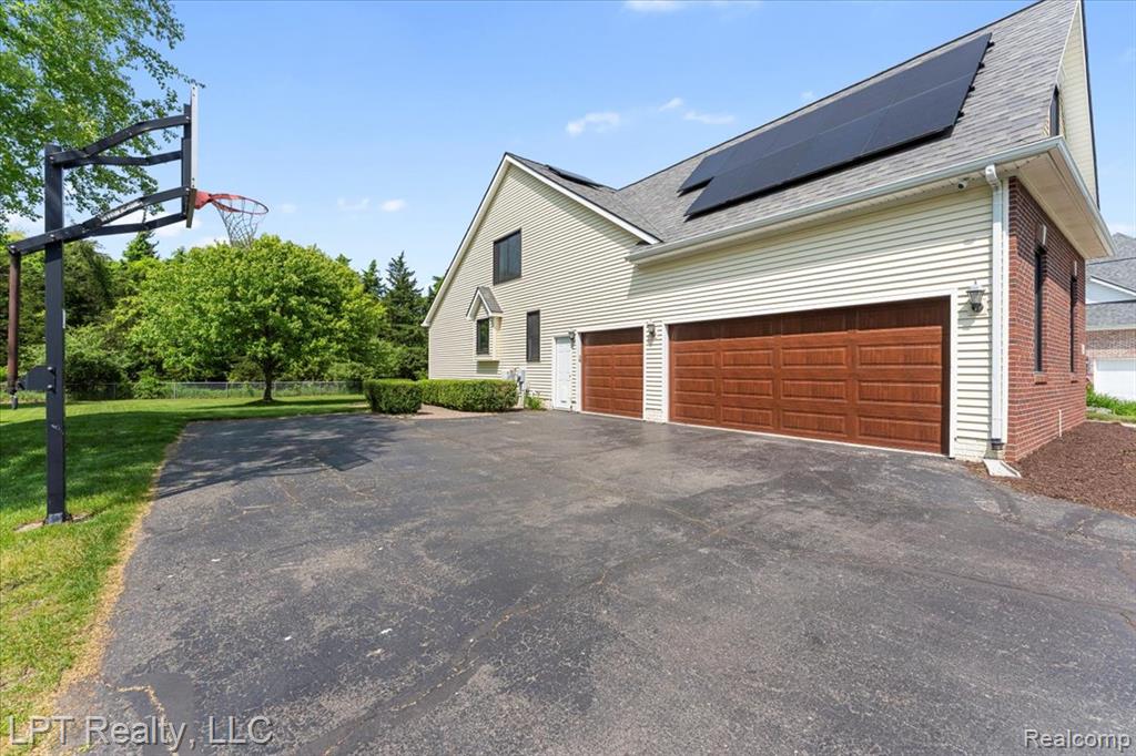 8617 Bonaventure Drive, Brighton, MI 48116 — Photo 3