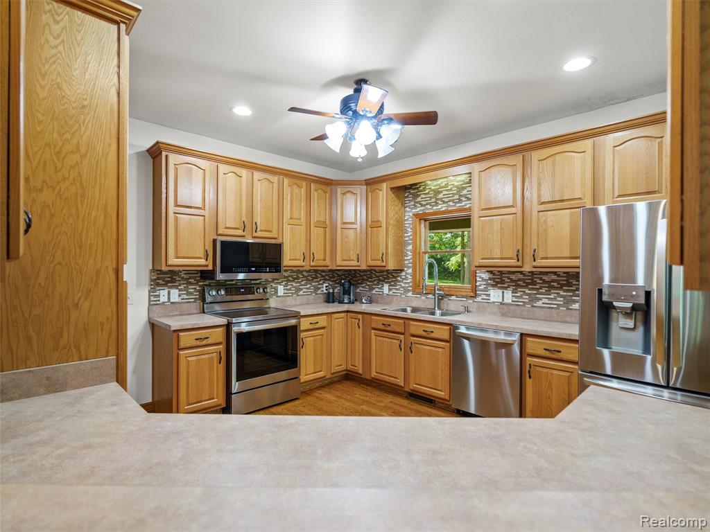 9480 Hartland Road, Fenton, MI 48430 — Photo 13