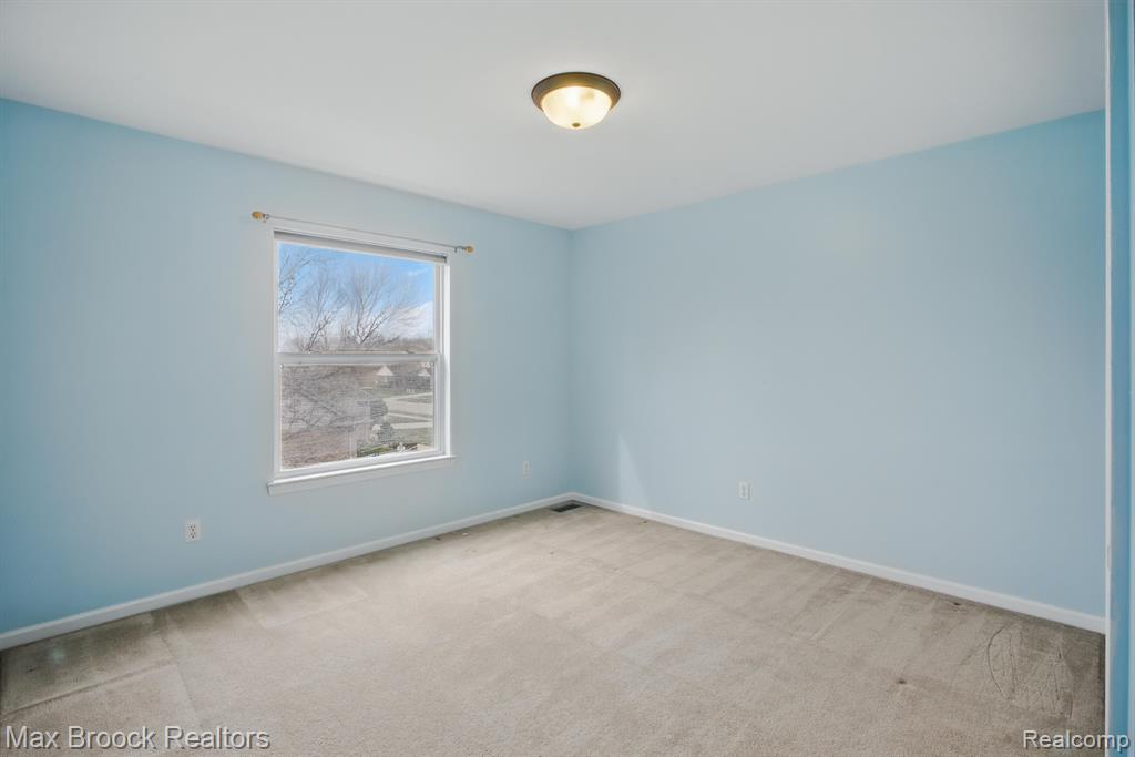 7131 WHITE TAIL Drive, Grand Blanc, MI 48439 — Photo 32