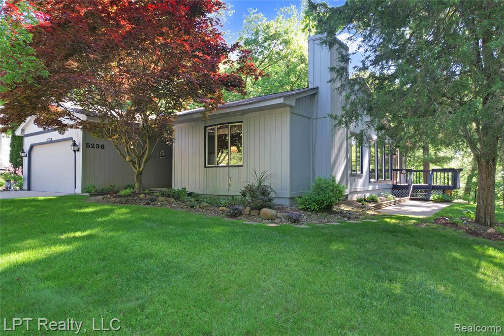 5236 Schlenker Road, Hamburg, MI — front exterior