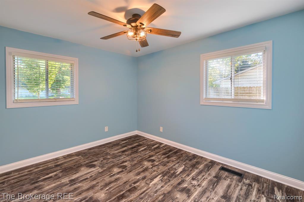 6230 Woodsdale Drive, Grand Blanc, MI 48439 — Photo 30