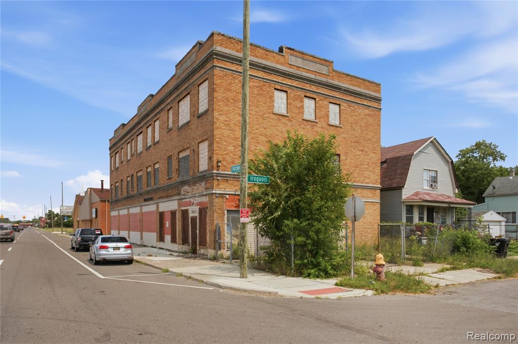 6494 Iroquois Street - Photo 3