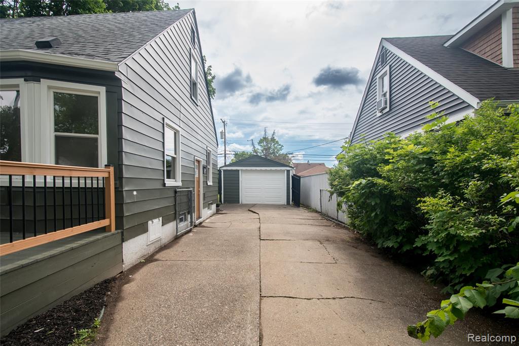 2330 Buckingham Avenue, Berkley, MI 48072 — Photo 34