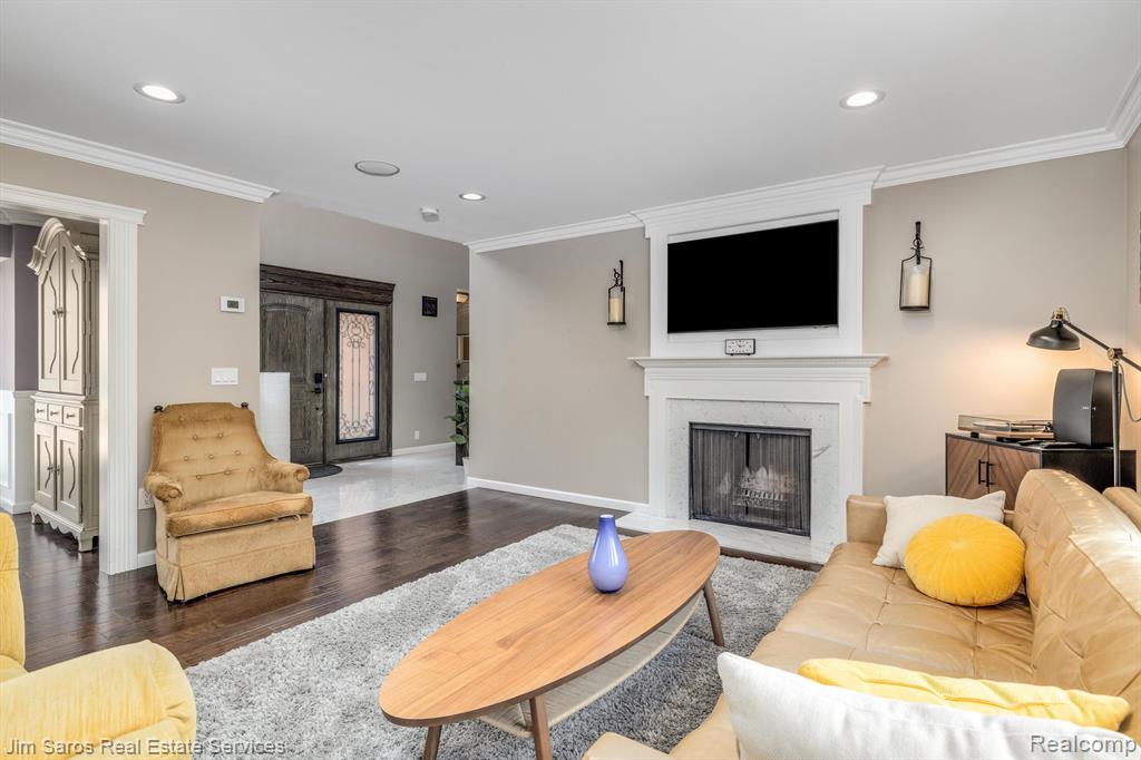 71 WOODLAND SHORES Drive, Grosse Pointe Shores, MI 48236 — Photo 12