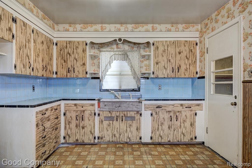 438 W MOREHOUSE Avenue, Hazel Park, MI 48030 — Photo 12