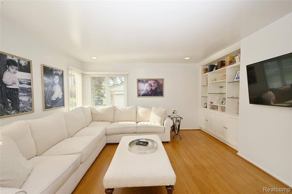 6020 Orchard Ridge Court, West Bloomfield, MI — Photo 20