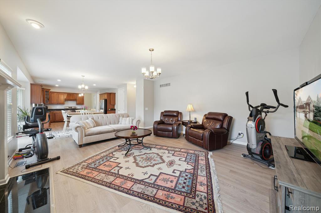 4976 Saddle Brook Court, Troy, MI 48085 — Photo 13