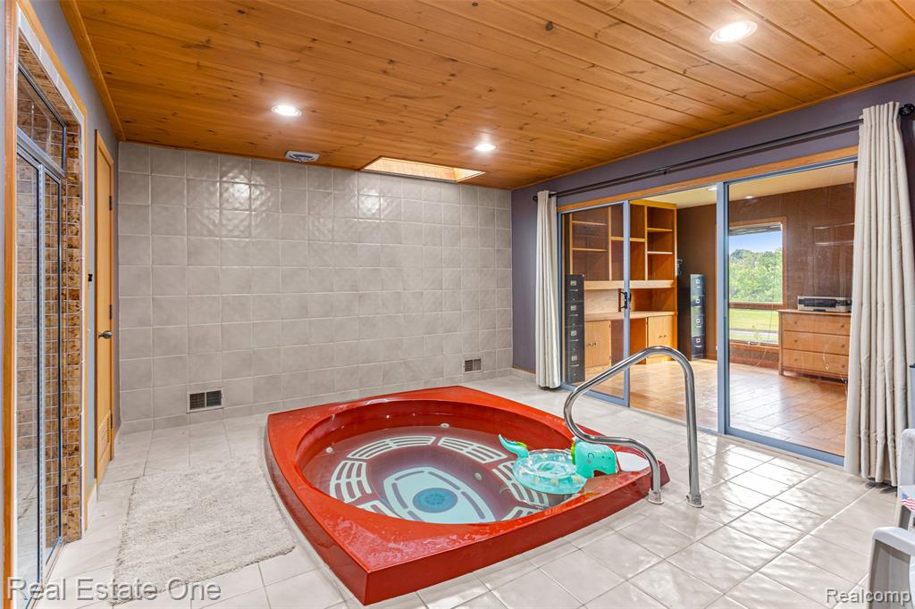 18191 Country Club Circle, Riverview, MI 48193 — Photo 29