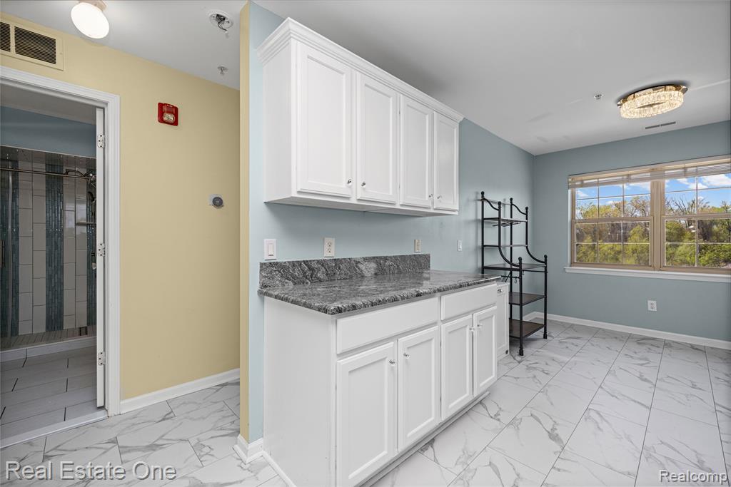 160 Sandy Lane, Walled Lake, MI 48390 — Photo 33