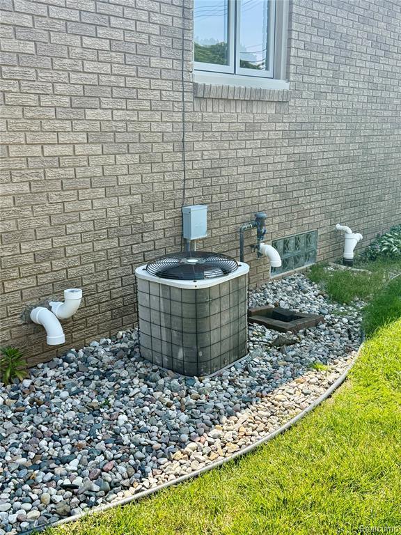 7411 N Farmington Road, Westland, MI — Photo 25