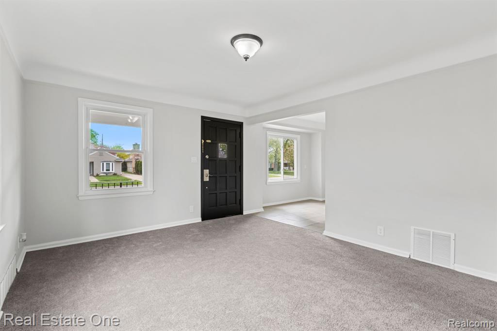 7267 FENTON Street, Dearborn Heights, MI 48127 — Photo 4