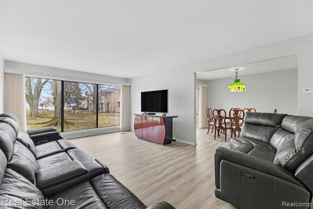 7329 Creek View Circle, West Bloomfield, MI — Photo 4