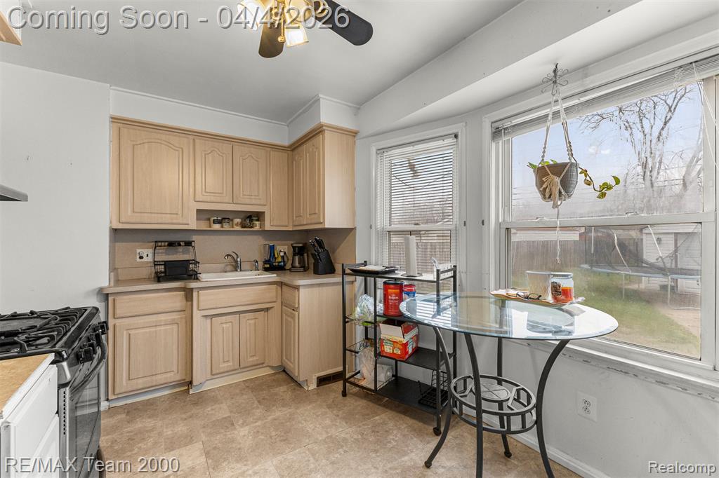 25521 Stanford Street, Dearborn Heights, MI 48125 — Photo 14