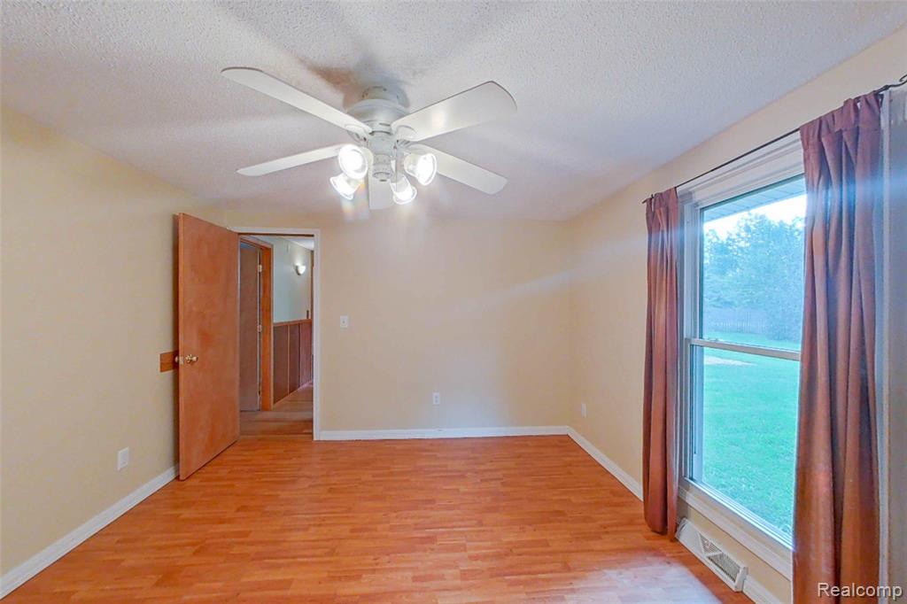 5920 CAMPBELL CORNERS Drive, Howell, MI 48855 — Photo 28