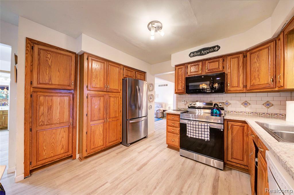 42437 Majestic Court, Canton, MI 48188 — Photo 15