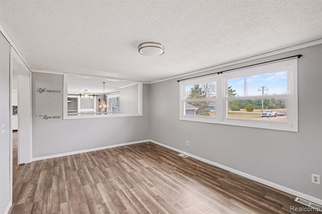 5912 Falkenbury Road, North Branch, MI 48461 — Photo 10