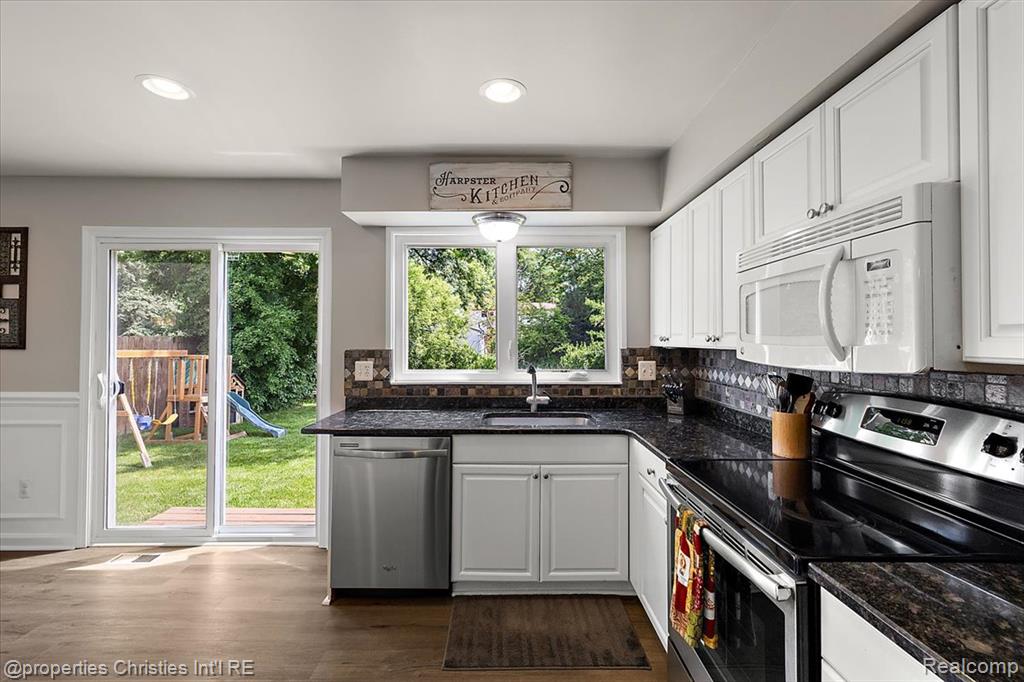 555 Worthington Road, Canton, MI 48188 — Photo 16