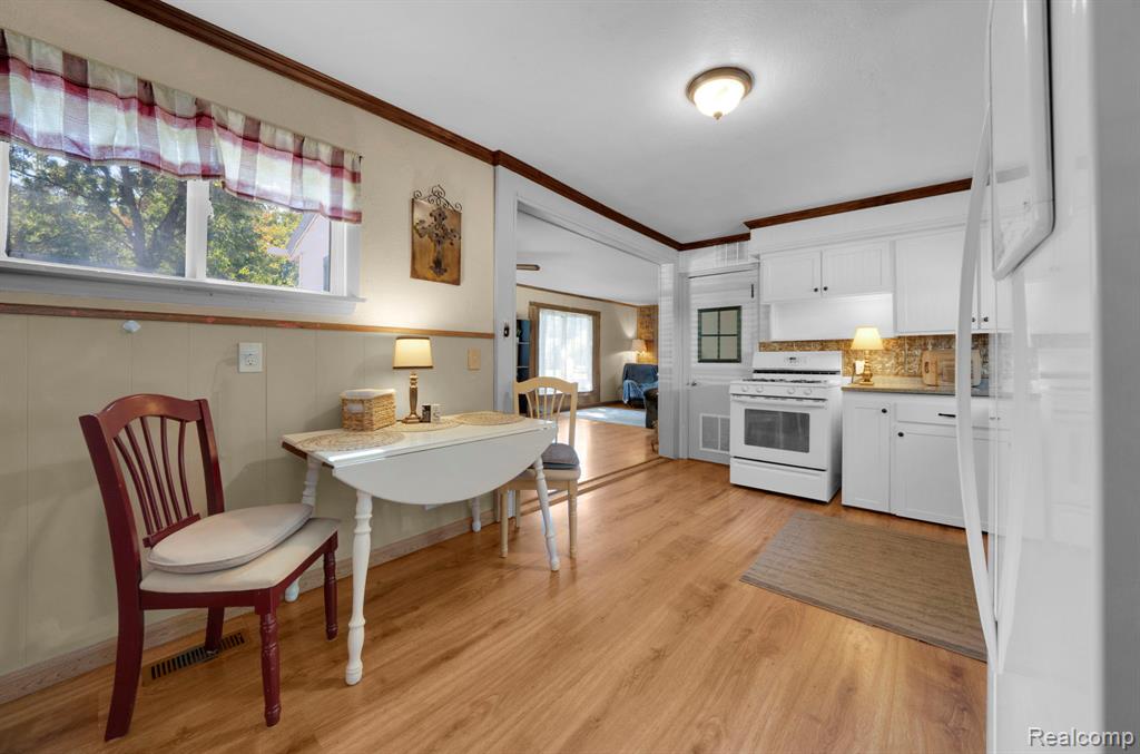 957 Miller Road N, Lake Orion, MI 48362 — Photo 12