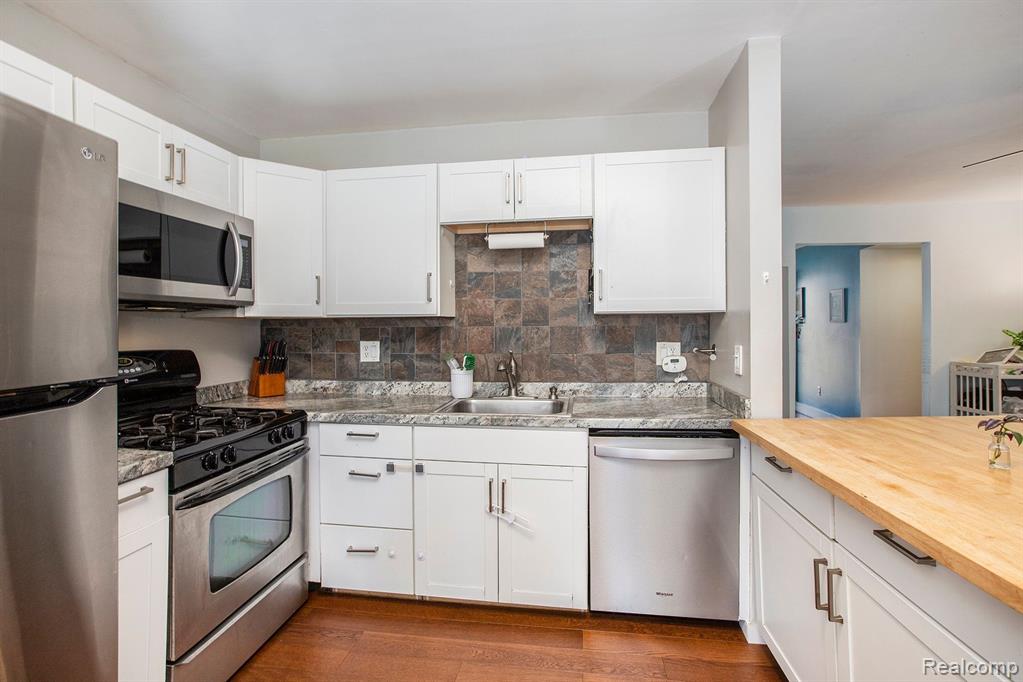 44601 ALBERT Drive, Plymouth, MI 48170 — Photo 12