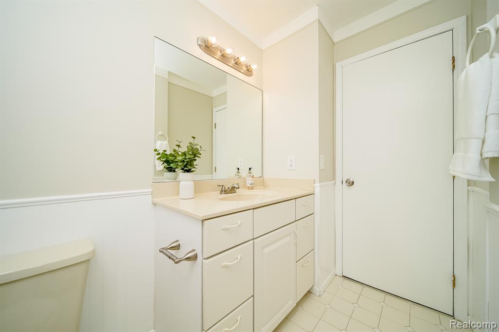 547 Orchard Street, Wyandotte, MI 48192 — Photo 45