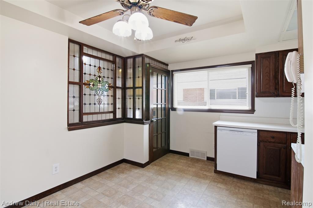 8460 Nightingale Street, Dearborn Heights, MI 48127 — Photo 4