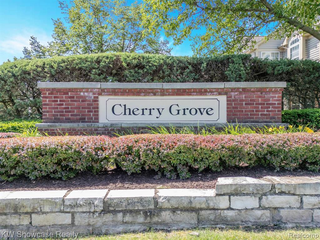 432 CHERRY ORCHARD Road, Canton, MI 48188 — Photo 3