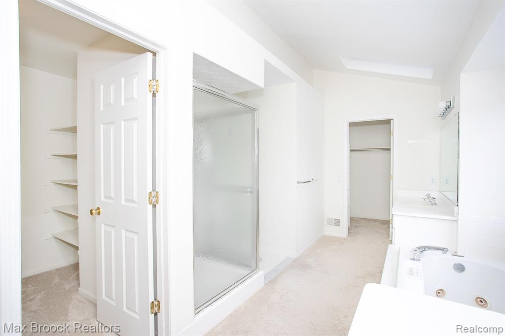 6817 Woodcrest Drive, Troy, MI 48098 — Photo 35