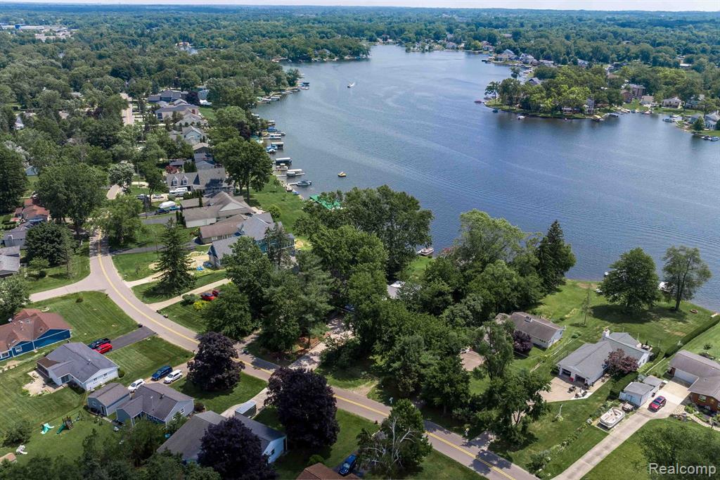 966 WOLVERINE Drive, Wolverine Lake, MI 48390 — Photo 29