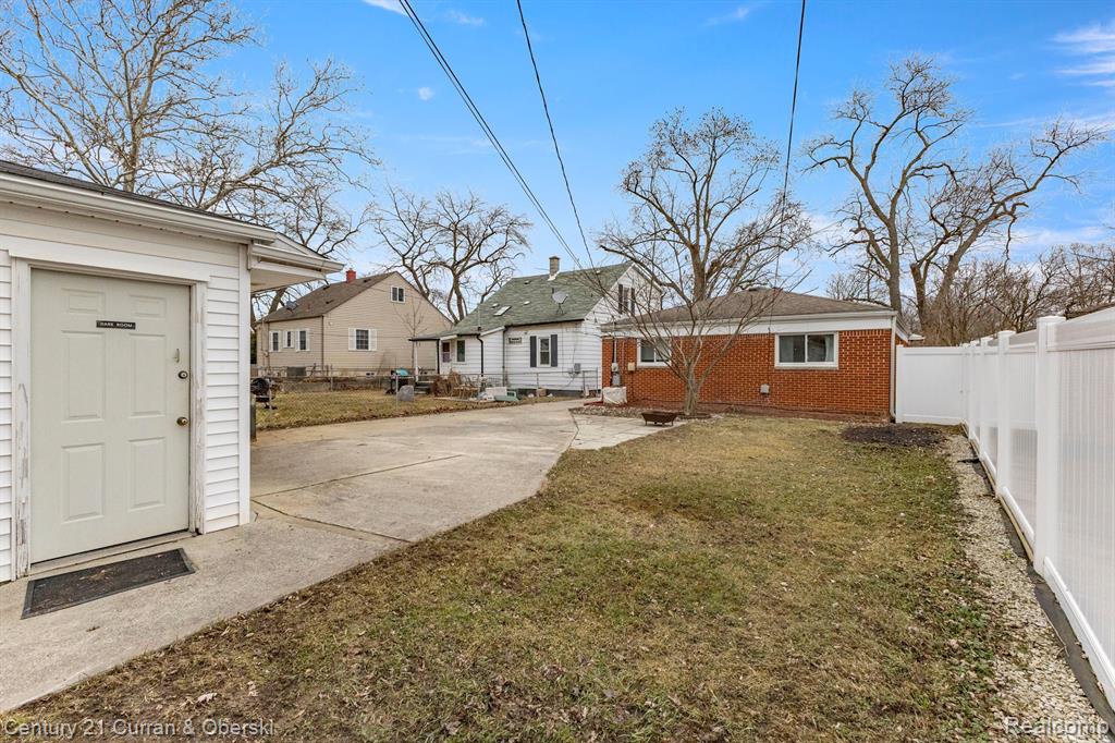 4928 RAYMOND Avenue, Dearborn Heights, MI 48125 — Photo 29