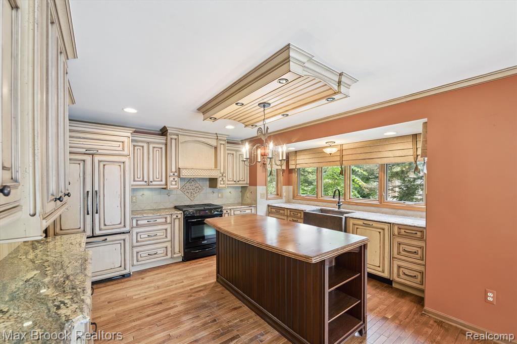 8936 Salem Farms Drive, South Lyon, MI 48178 — Photo 32