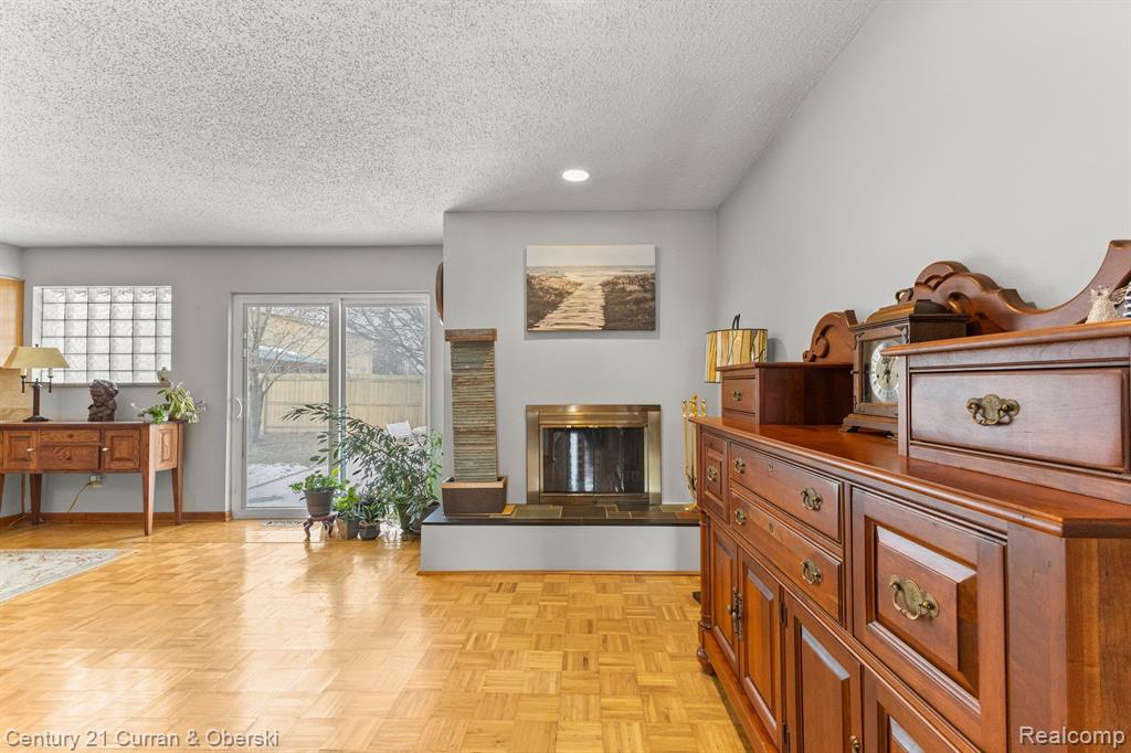 4051 JOHNSON Drive, Sterling Heights, MI 48310 — Photo 8