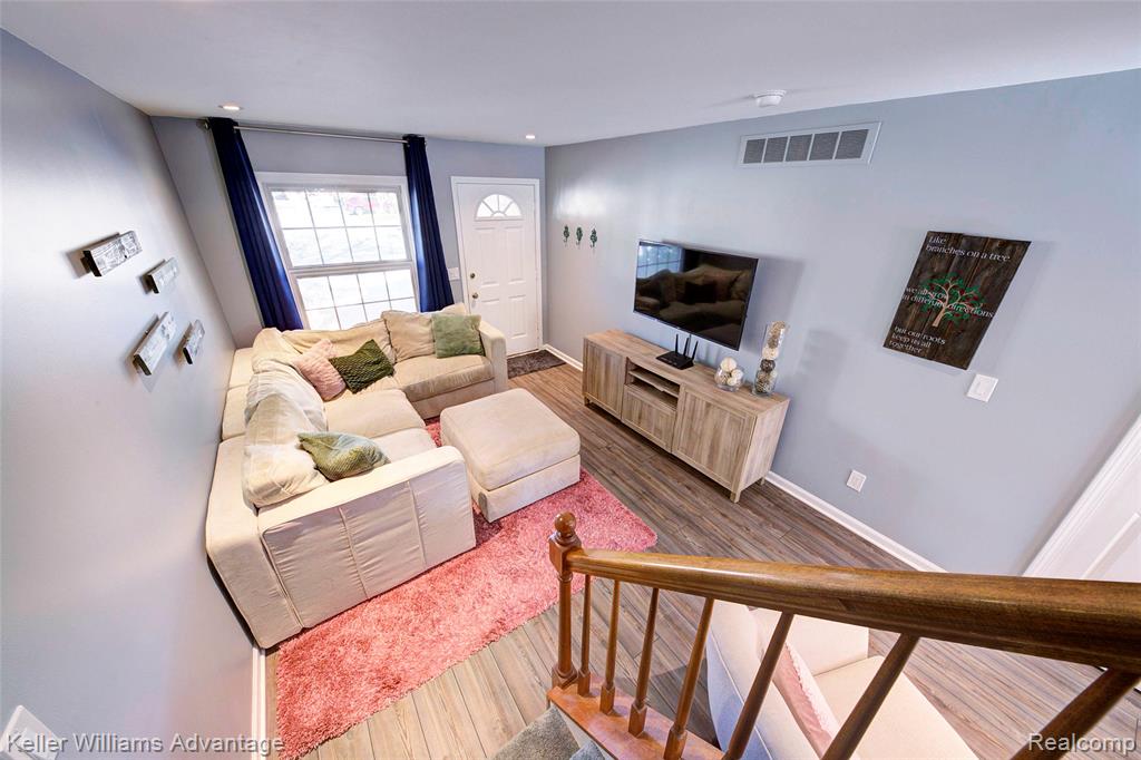 446 Oakgrove Court, Clawson, MI — Photo 14