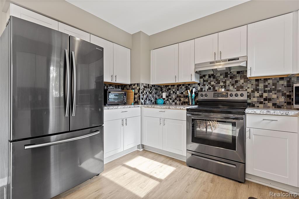 5423 Meadowcrest Drive, Flint, MI 48532 — Photo 9