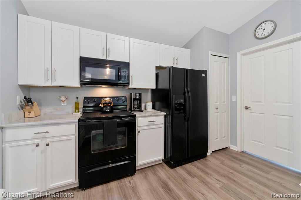 4208 Berkeley Avenue, Canton, MI 48188 — Photo 12