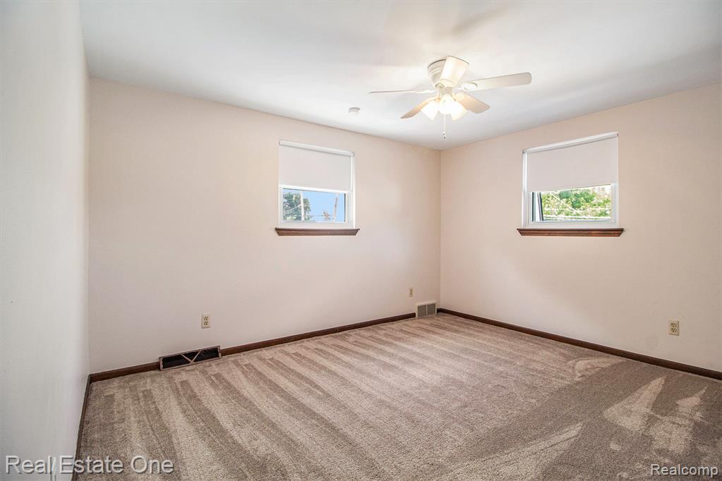 96 Detroit, Trenton, MI 48183 — Photo 25