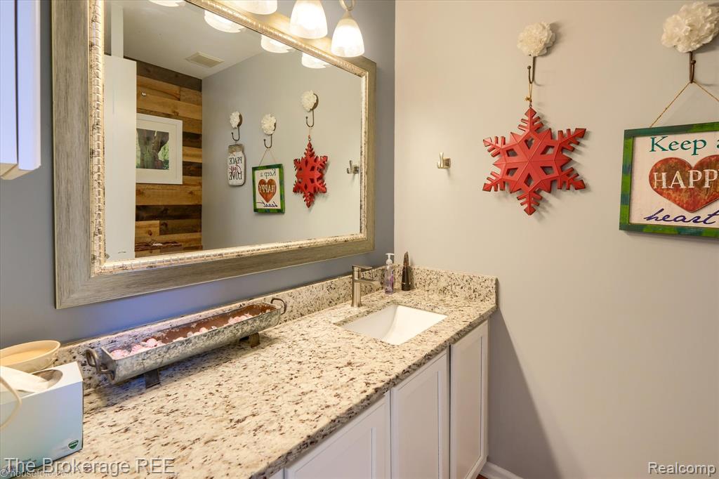 8380 Hunt Club Court, Grand Blanc, MI 48439 — Photo 46