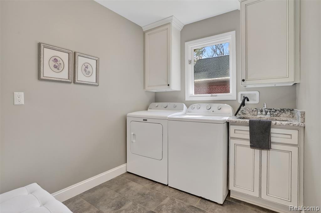 92 Kirksway Lane, Lake Orion, MI 48362 — Photo 21